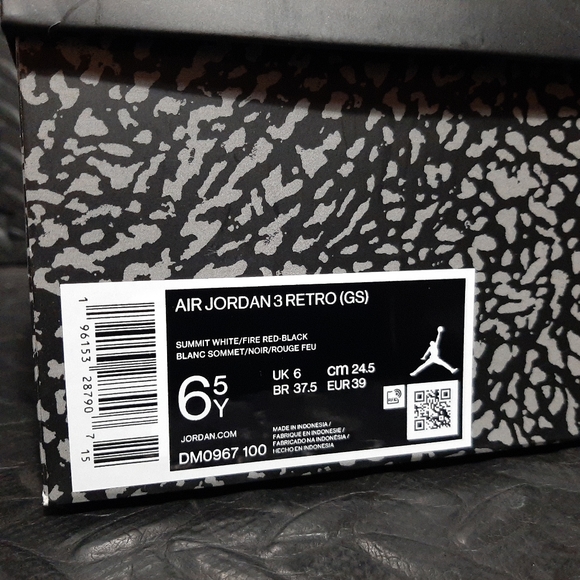 Jordan 3 Retro White Cement Reimagined (GS) DM0967-100 size 6.5y - Picture 8 of 8